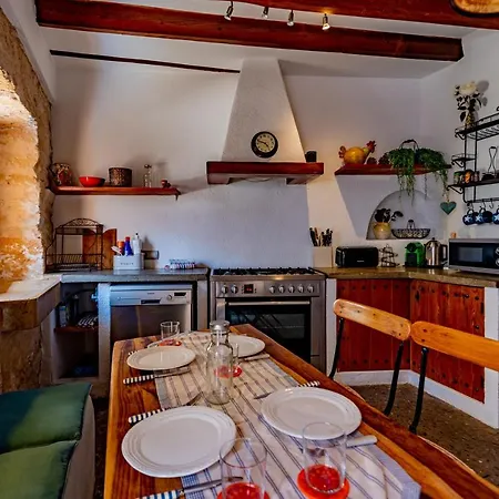 别墅 Albuqassim A Modern Townhouse In Pollensa, With Heated Pool