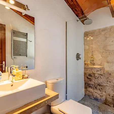 Albuqassim A Modern Townhouse In Pollensa, With Heated Pool 别墅