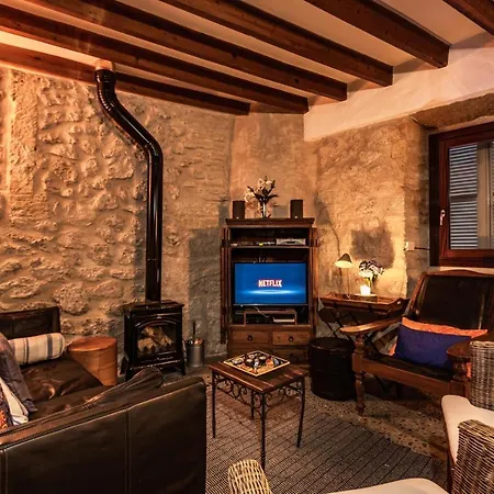Villa Albuqassim A Modern Townhouse In Pollensa, With Heated Pool *